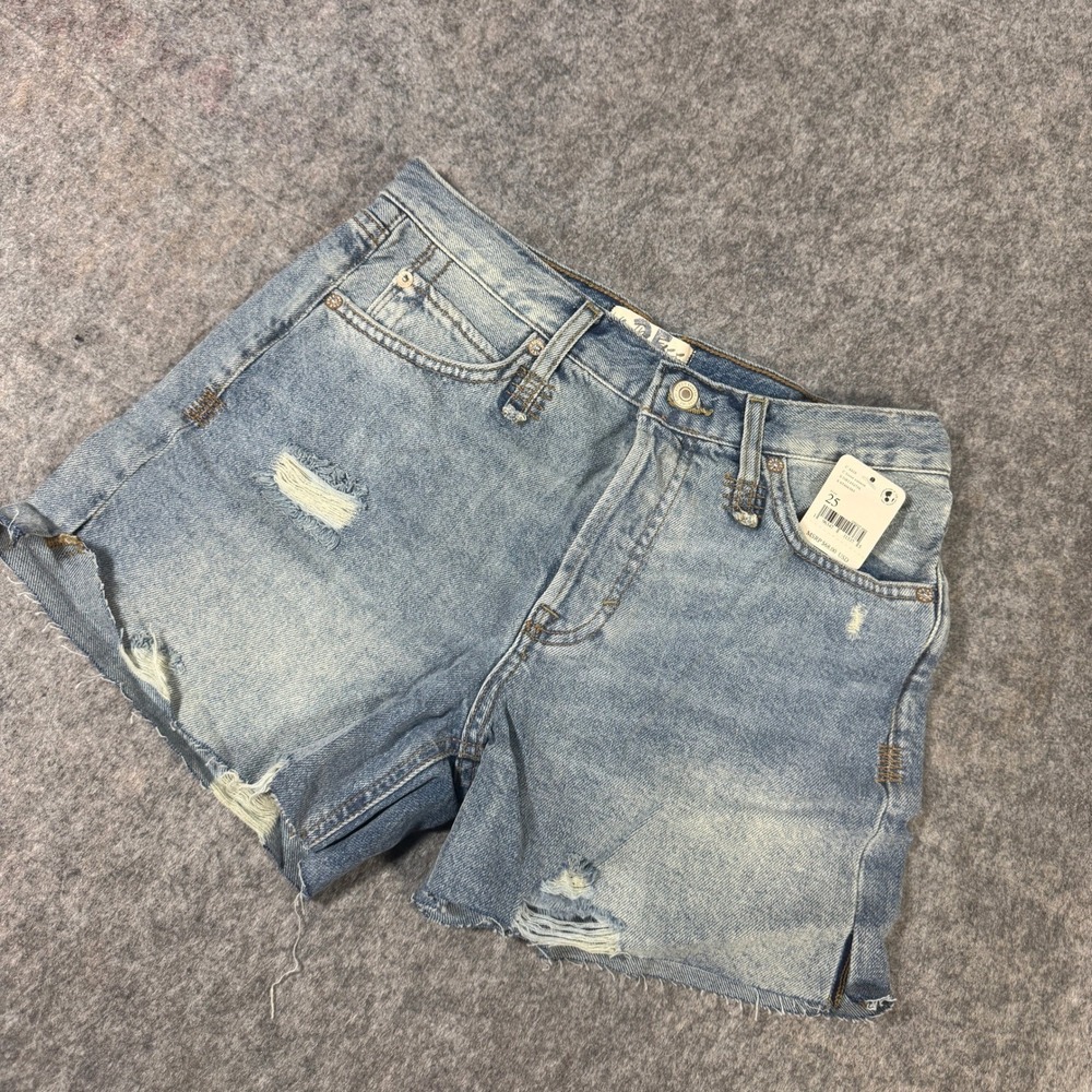 Free People We The Free Distressed Denim Shorts Light Wash Blue Size 25 NWT